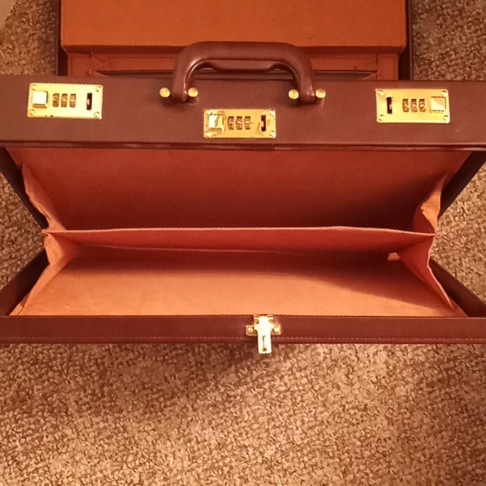 Briefcase - image 2
